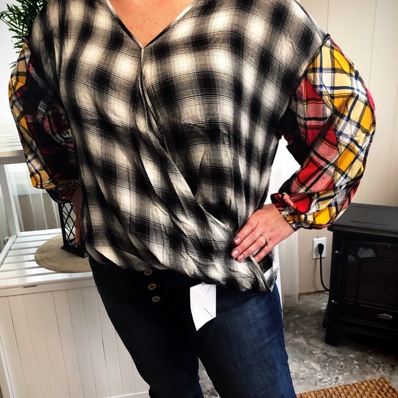 New In! Multicolor Buffalo Plaid Surplice Top Plus - Picture 2 of 6